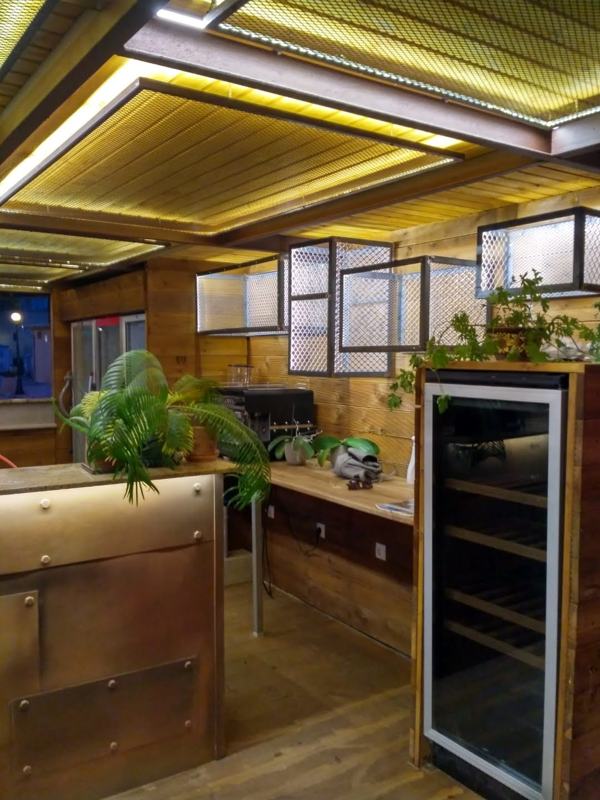 Villa: kitchen and bar lighting